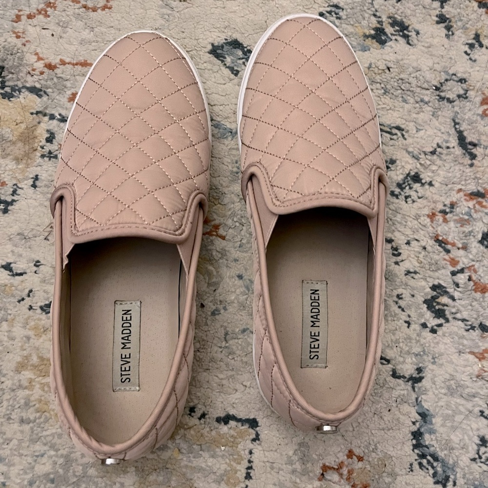 Slip-on Sneakers 🩷